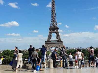 Accès au sommet de la tour Eiffel avec visite guidée de 2h pour 2 personnes