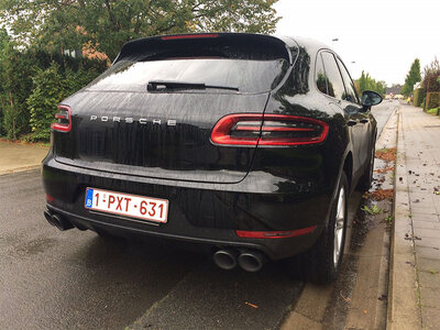 Doos Rondrijden als piloot in een Porsche Macan