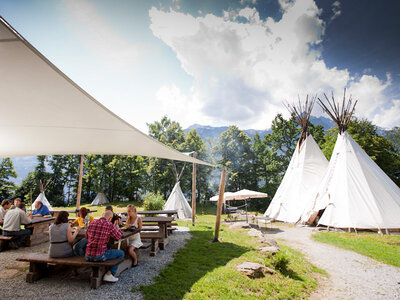 Cofanetto 2 incantevoli notti con colazione in una tipica tenda Tipi per 3 persone