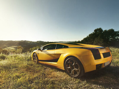 Ruta de 20 km por carretera con Lamborghini Gallardo en Madrid