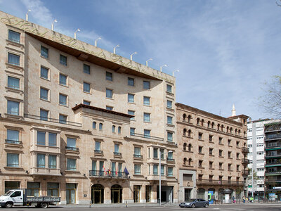 Caja 1 noche en suite con desayuno en Hotel Alameda Palace 5*, Salamanca, de domingo a jueves