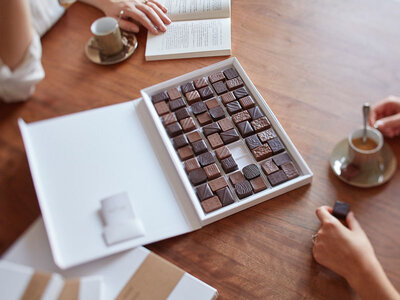 Coffret cadeau Coffret de gourmandises Lenôtre avec ses chocolats et confiseries