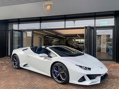 Test drive su Lamborghini Huracán sulle strade panoramiche di Napoli