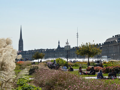 Coffret cadeau Visite guidée de 3h de Bordeaux avec dégustation de spécialités locales pour 2 personnes