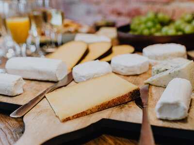 Coffret Dégustation privée de vins et fromages de 2h à Paris avec un grand sommelier