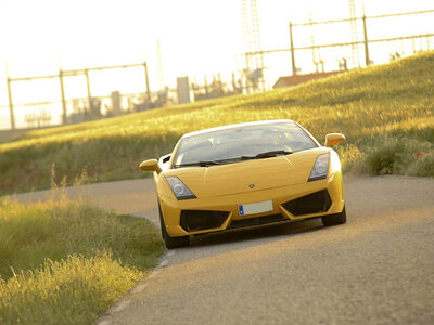 Caja Ruta de 14 km por carretera con Lamborghini Gallardo en Valencia