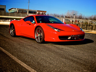 Cofanetto regalo Ferrari 458: 5 giri adrenalici presso il Circuito di Castelletto di Branduzzo