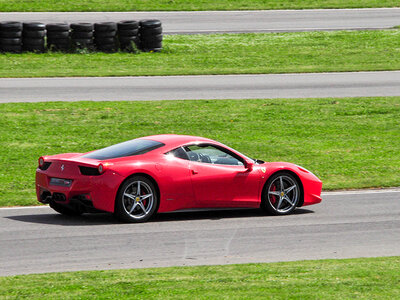 Cofanetto Ferrari 458: 5 giri adrenalici presso il Circuito di Castelletto di Branduzzo