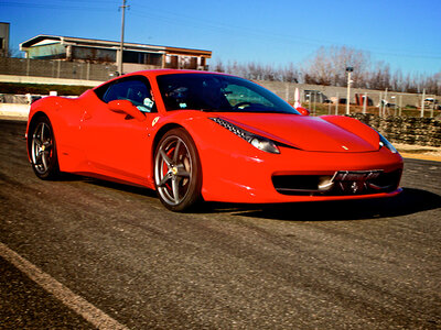 Test drive a Castelletto di Branduzzo: 10 giri su Ferrari 458 con video ricordo