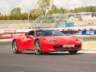 Adrenalina in pista a Castelletto di Branduzzo: 2 giri su Ferrari 458 con video a bordo