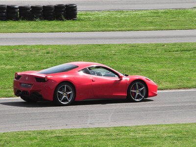 Cofanetto Castelletto di Branduzzo: 3 emozionanti giri alla guida di una Ferrari 458