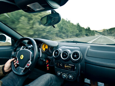 Caja regalo Ruta de 20 km por carretera con Ferrari F430 Spider en Valencia