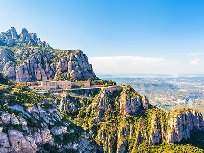 Caja 1 paseo en globo por Montserrat con visita a bodega y cata de vinos