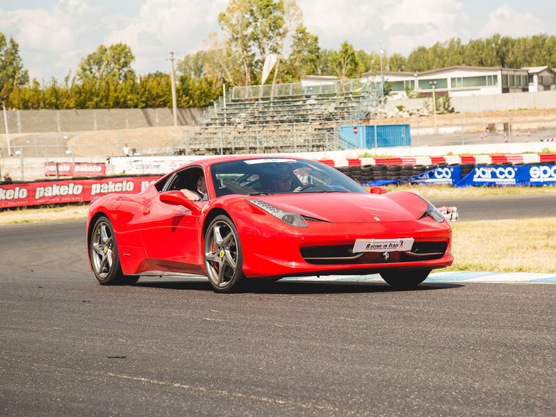 Ferrari F458 su pista: 6 giri sul Circuito di Castelletto e video a bordo