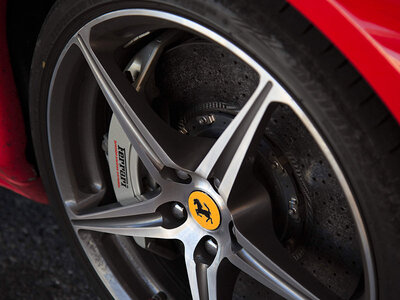 Ferrari F488 GTB su pista: 2 giri sul Circuito di Castelletto e video a bordo