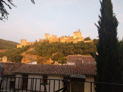 Caja Visita guiada por los exteriores de la Alhambra para dos