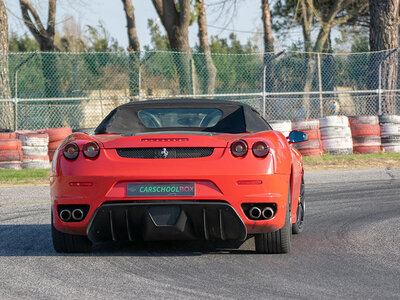 Cofanetto 3 giri di pista al prezzo di 2 al volante di una Ferrari 430 Spider