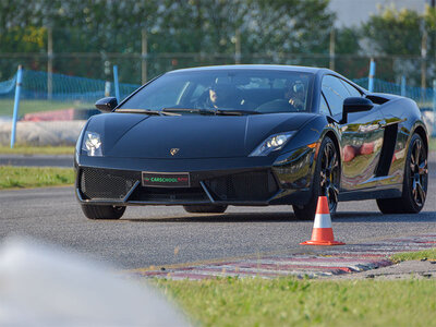 Cofanetto Adrenalina in pista: 4 giri su Ferrari F458 Italia e Lamborghini Gallardo