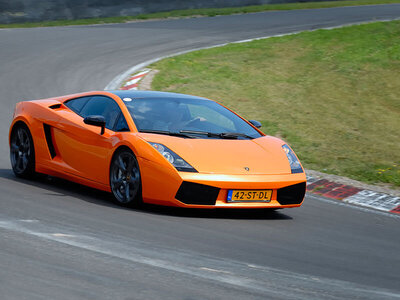 1 giro all’Autodromo di Vallelunga su Ferrari o Lamborghini a scelta e video incluso