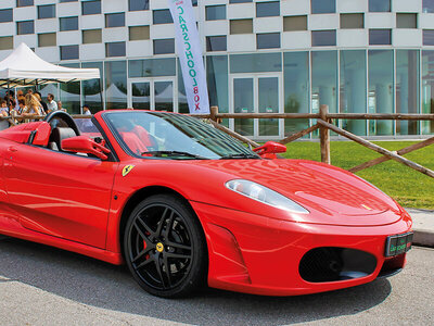 Cofanetto regalo 1 entusiasmante giro su Ferrari 430 Spider all'Autodromo di Vallelunga