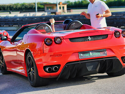 Cofanetto 1 entusiasmante giro su Ferrari 430 Spider all'Autodromo di Vallelunga