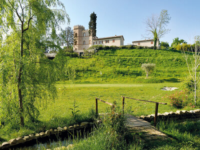 Cofanetto regalo 1 romantica notte presso il Castello di Montegiove con cena a lume di candela