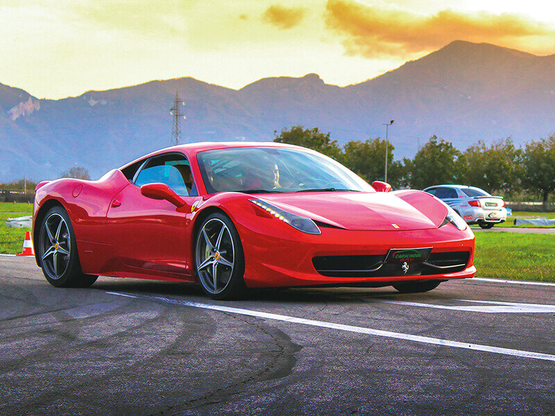 Autodromo di Arese: 4 emozionanti giri su Ferrari e Lamborghini con video ricordo