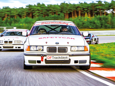 Doos Circuitdag en 3 rondes meerijden in een BMW 325i bij Driving-Fun Spa-Francorchamps