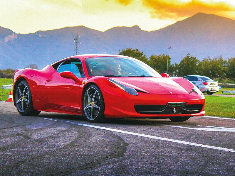 Ferrari e Lamborghini su pista: 2 emozionanti giri nel Circuito di Arese