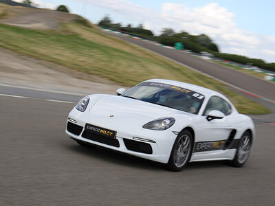 Coffret Session pilotage de 2 tours de circuit en Porsche Cayman à Dijon