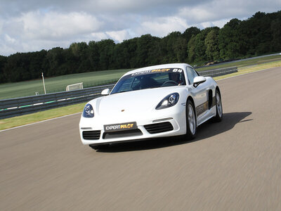 3 tours de pilotage en Porsche Cayman sur le circuit Dijon-Prenois