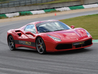 Coffret cadeau Pilotage 2 tours du circuit Geoparc au volant d'une Lamborghini, d'une Ferrari ou d'une Porsche