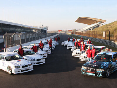 Circuitdag en 1 ronde als piloot in een BMW 325i