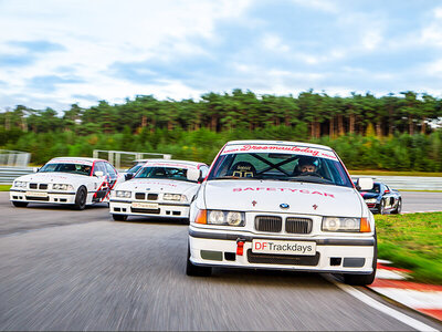 Circuitdag en 3 rondes als passagier in een BMW 325i