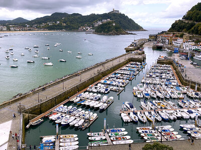 Caja Ruta cultural privada por San Sebastián con visita a una sidrería