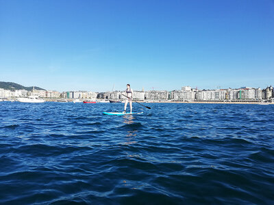 Tour con guía de stand up paddle en San Sebastián y pícnic con bebidas