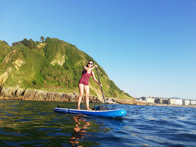 Caja regalo Tour con guía de stand up paddle en San Sebastián y pícnic con bebidas