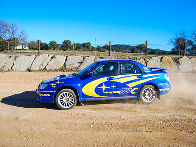 Coffret cadeau Rallye terre sensationnel : 12 tours au volant d'une Subaru Impreza WRX