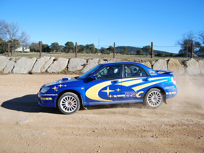 Stage pilotage rallye à couper le souffle sur circuit terre en Subaru Impreza WRX