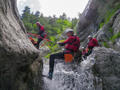 Aventure en canyoning à Sierre pour 2 personnes avec un apéritif