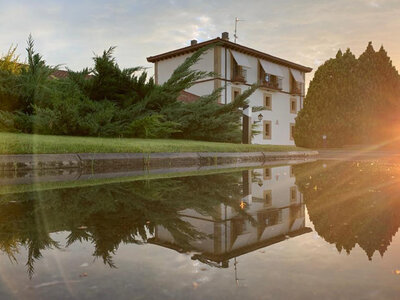 Visita a Bodegas Santalba y cata de 3 vinos premium DOCa Rioja con 6 tapas