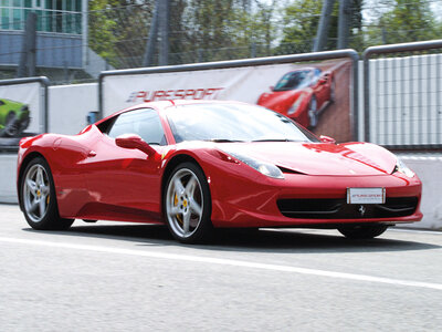 Cofanetto regalo Guida su pista all’Autodromo Nazionale di Monza: 2 giri su Ferrari F458 Italia