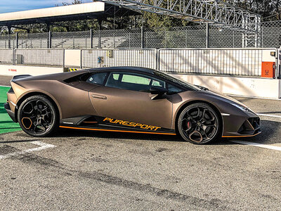 Cofanetto 1 emozionante giro in Lamborghini Huracán EVO sul Circuito di Vairano