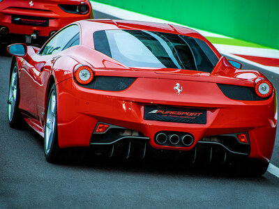 Cofanetto Passione Rossa: 1 giro in Ferrari 458 presso l’Autodromo Vallelunga Piero Taruffi