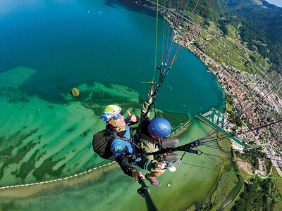 Cofanetto regalo Volo in parapendio sul Grammont: adrenalina con foto e video ricordo