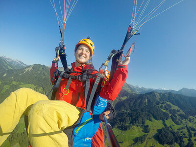 Box Extremsport: 1 eindrucksvoller Tandem-Gleitschirmflug durch die Lüfte von Luzern