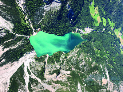 Romantico volo in elicottero sul Lago Braies e Cortina