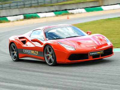 Coffret 3 tours de circuit au volant d'une Ferrari, Lamborghini Huracan ou Porsche