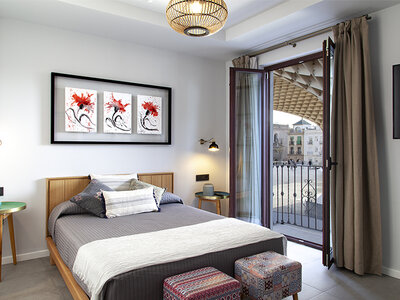 Caja 2 noches en ático con terraza privada, cava y bombones en Welldone Metropol