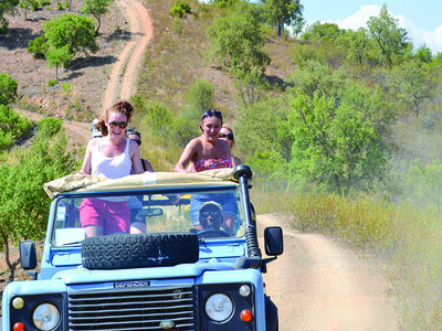 Caja Conoce el Algarve: tour en 4x4 con degustación gastronómica para 2 personas